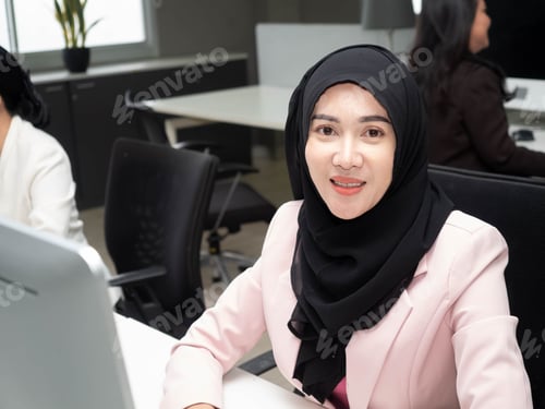Preview: Businesswoman female lady person beautiful pretty hijab arab muslim religion middle eastern ethnicit