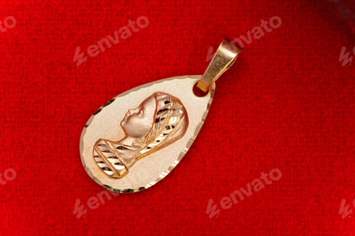 Preview: Pendant of the virgin girl