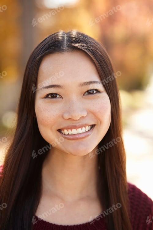 Preview: Portrait of young woman in park