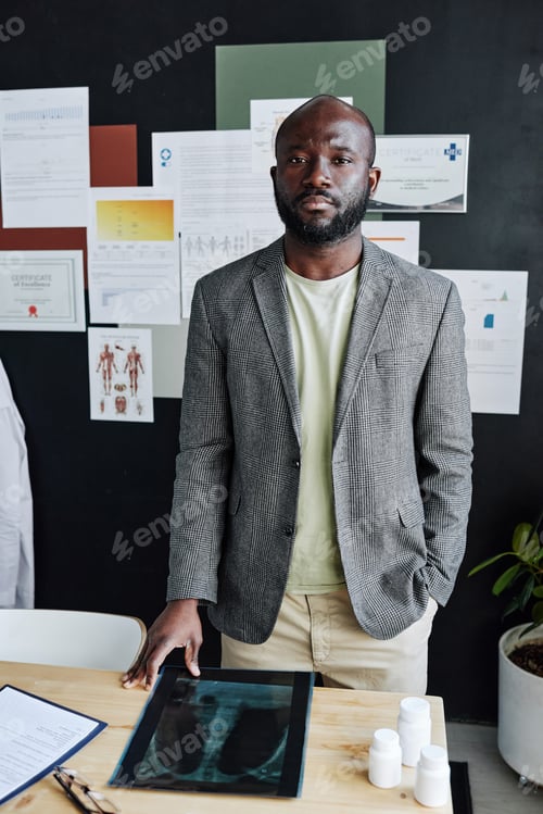 Preview: Professional radiologist working at office