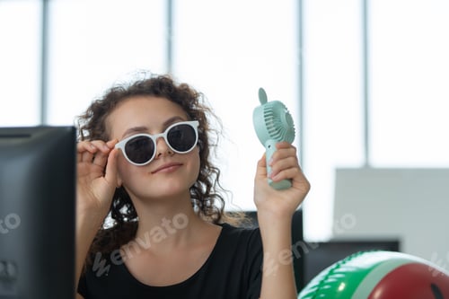 Preview: Two office workers searching for tourist attractions, booking tickets