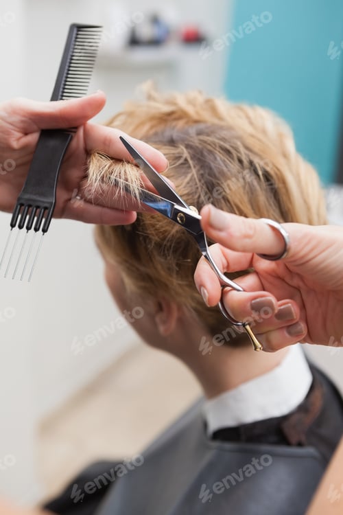 Preview: Hairdresser cutting a customers hair at the hairdressers