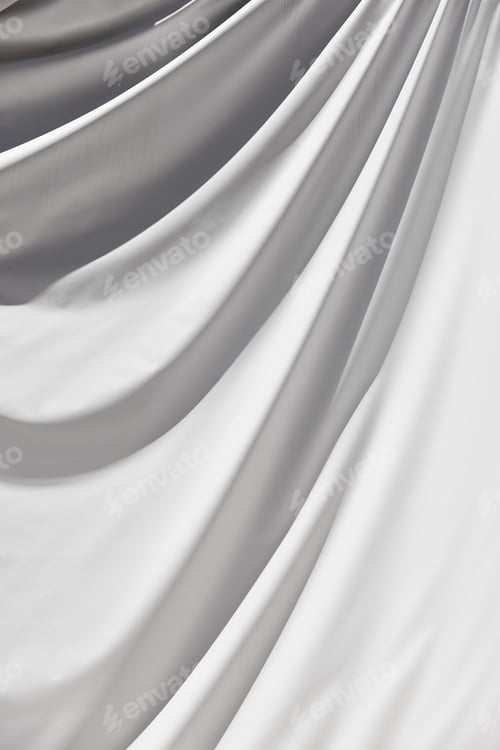 Visualização: Cobertura externa de fachada de construção de plástico branco. Espaço de cópia. Vertical