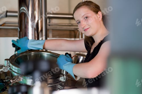 Preview: Female brewer working in brewhouse
