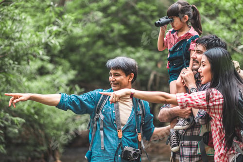 Preview: CAMPING FAMILY