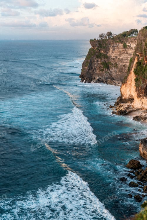 Preview: Rocky cliff coastline and ocean, sea, near Uluwatu temple in Bali, Indonesia
