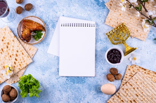 Preview: Traditional Passover Seder plate with symbolic foods. Symbolic of Jewish holiday Pesah.