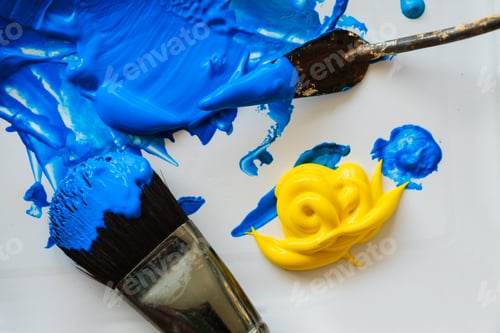 Preview: mixing acrylic paint with brush. Fine art school. Close-up