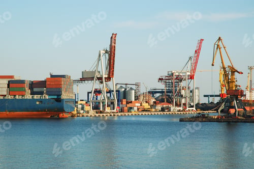 Preview: In a sea port