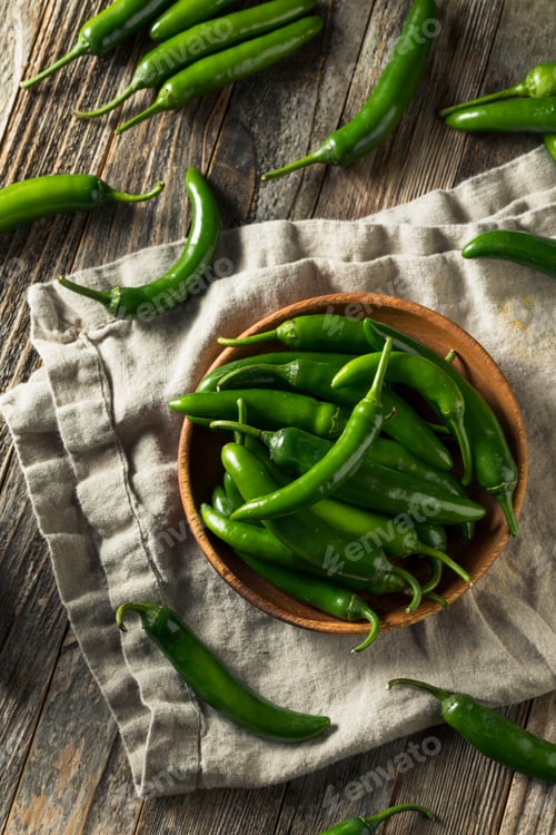 Preview: Raw Green Organic Serrano Peppers
