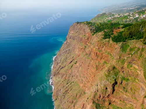 Preview: Aerial view of a cliff overlooking the vast ocean expanse. Madeira, Portugal