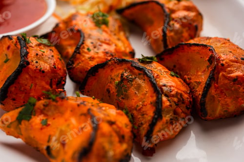 Preview: Tandoori momo, veg or non veg in red and cream sauce, served with sauce. Nepal and Tibet recipe