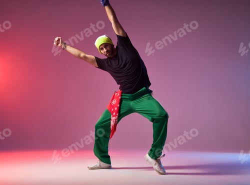 Preview: Cool looking dancing hiphopper in sportswear.