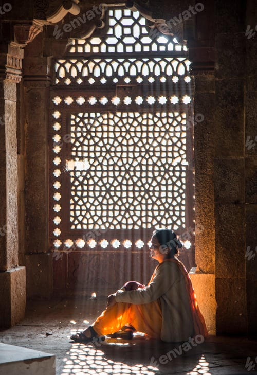 Preview: Indian woman in front of stone carving window