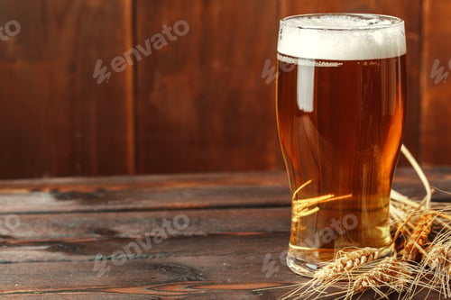 Preview: Glass beer on wood background