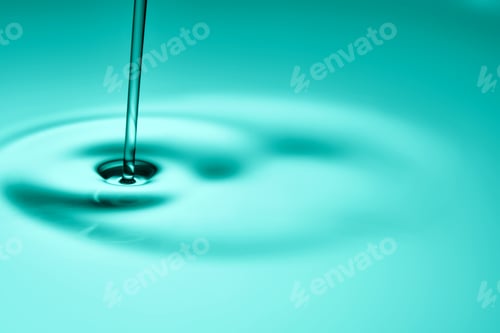 Preview: The oil flows and collects into a drop. The texture of the cosmetic product.