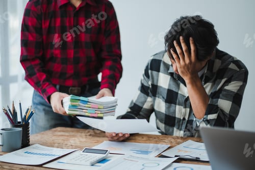 Vista previa: Stressed businessman receiving a lot of paperwork from colleague