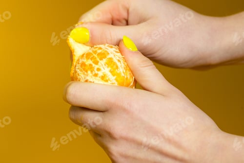 Preview: peeling a fresh mandarin orange