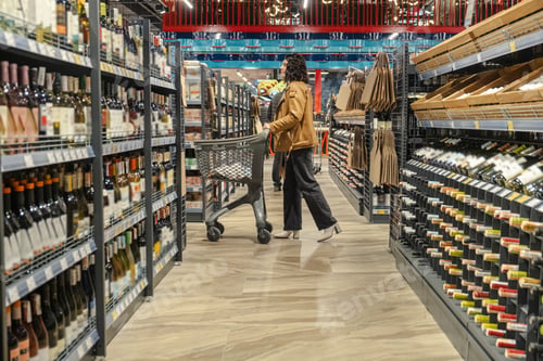 Preview: a woman with a trolley makes purchases in a supermarket