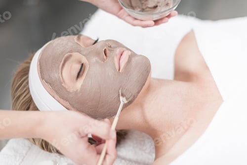 Preview: Cosmetician applying beauty mask