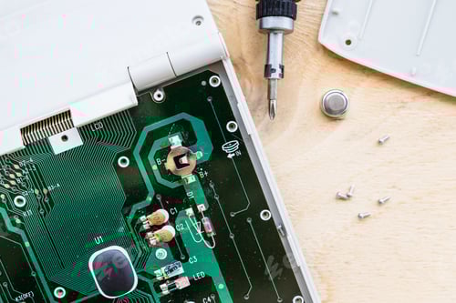 Preview: battery replacement in circuit board of calculator