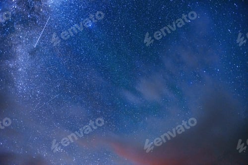 Preview: fantastic meteor shower and the snow-capped mountains