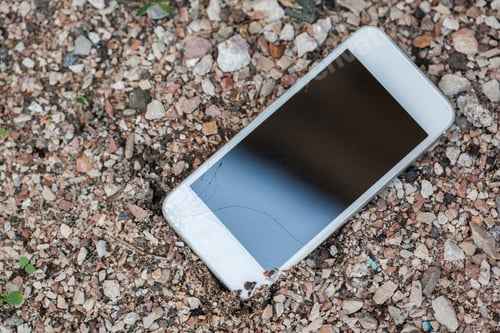 Preview: Smartphone drop to the floor and screen damage