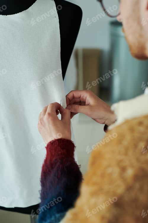 Preview: Pinning together parts of white dress