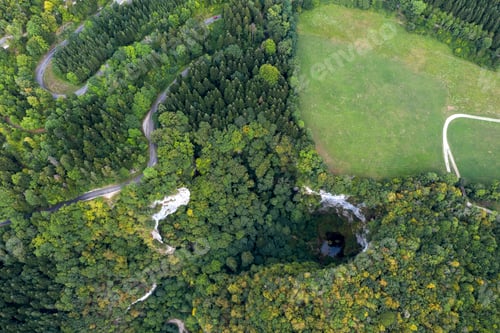 Preview: Nans-sous-sainte-Anne, Pit cave Le