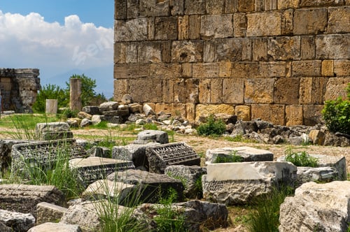Preview: Ancient ruins of Hierapolis, in Pamukkale, Turkey