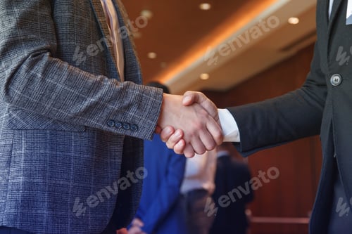 Preview: Businessmen shake hands