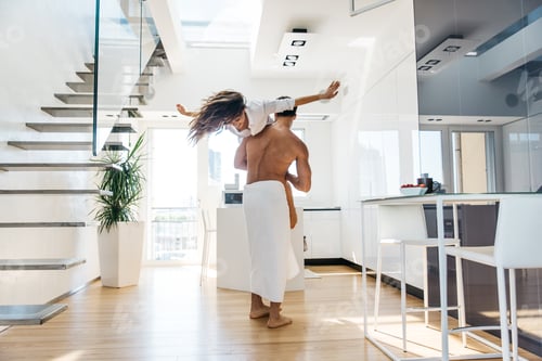 Aperçu: Couple of lovers in a penthouse