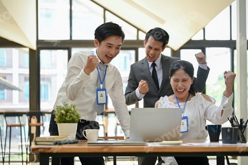 Preview: A group of overjoyed Asian businesspeople are rejoicing, and celebrating their project's success.