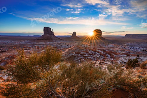 Preview: Beautiful sunrise over the Buttes of Monument Valley, Utah, USA