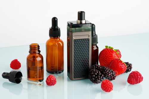 Preview: Vape smoking liquid with berry flavor close up