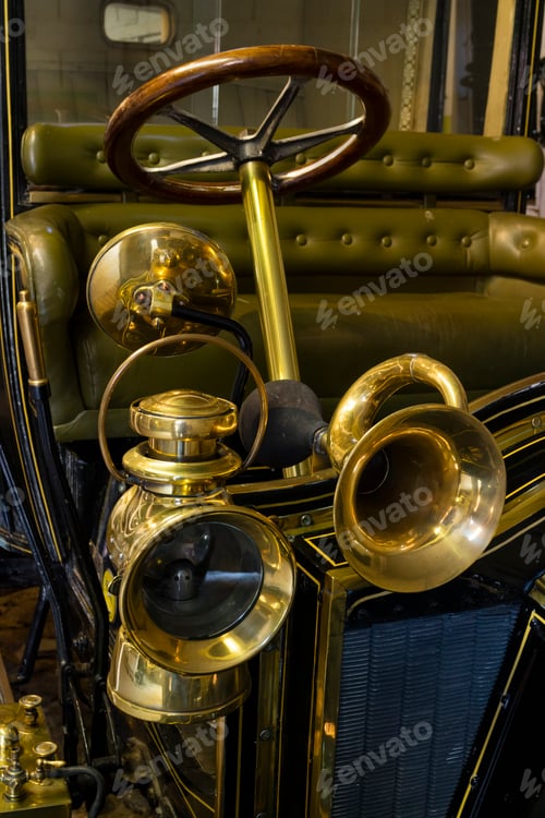Preview: Detail of a Renault Landaulette of 1905