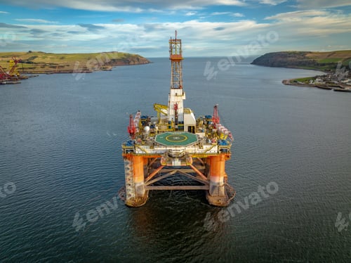 Preview: Large Oil Drilling Rig