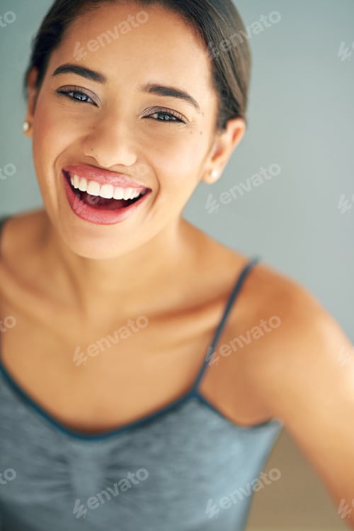 Preview: Cropped shot of a sporty young woman posing against a grey background