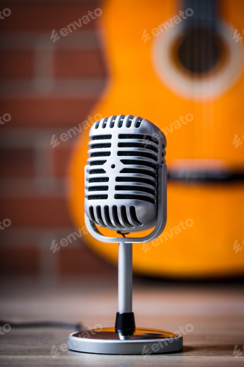 Visualização: Microfone e guitarra vintage.