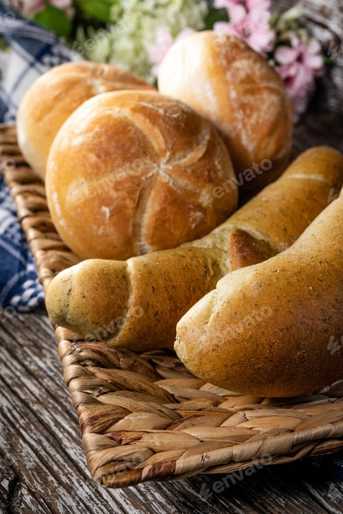 Preview: Fresh bread for breakfast.