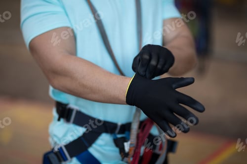 Preview: Man wearing gloves