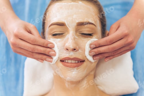 Preview: Woman at the cosmetician