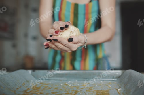 Preview: Woman cooking pizza at kitchen