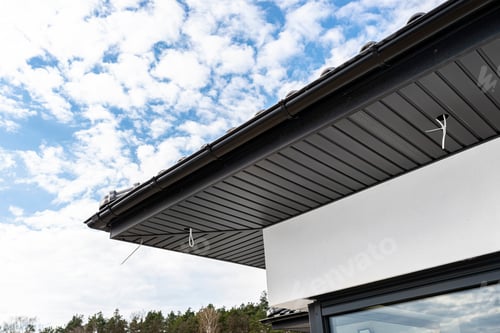 Preview: A modern graphite roof lining is attached to the trusses, visible cables and holes for LED lights.