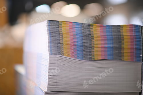 Preview: paper pile in a finishing, folder station in an offset printer