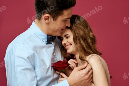 Preview: Lovers people with rose in hands on pink isolated background hug emotions happiness romance feelings