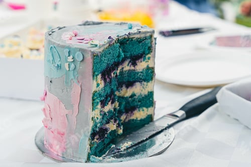 Preview: Closeup shot of a cake for a gender reveal party
