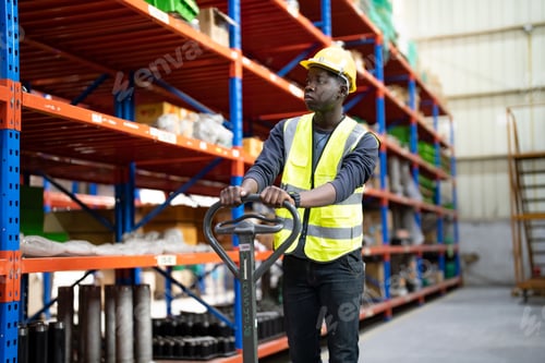 Preview: Warehouse workers checking the inventory.