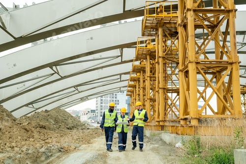 Preview: Engineers controlling the building of construction