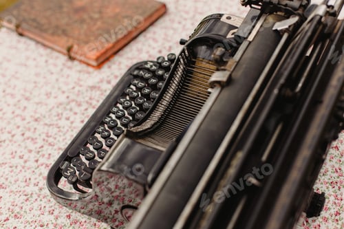 Preview: Black antique typewriter.